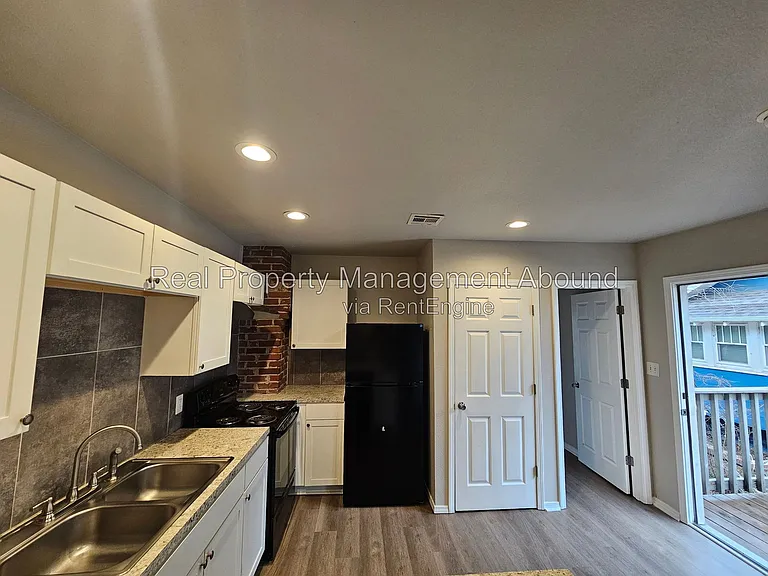 727 S Olympia Ave — Photo 39