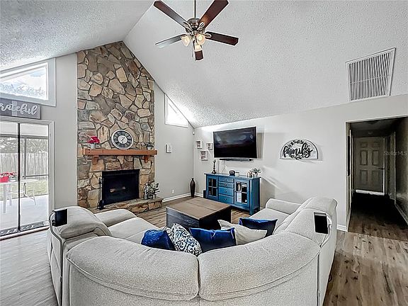 5th image of 340 VAIL DRIVE