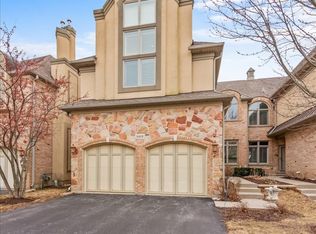 1413 W Rue Paris Pl, Inverness, IL 60067