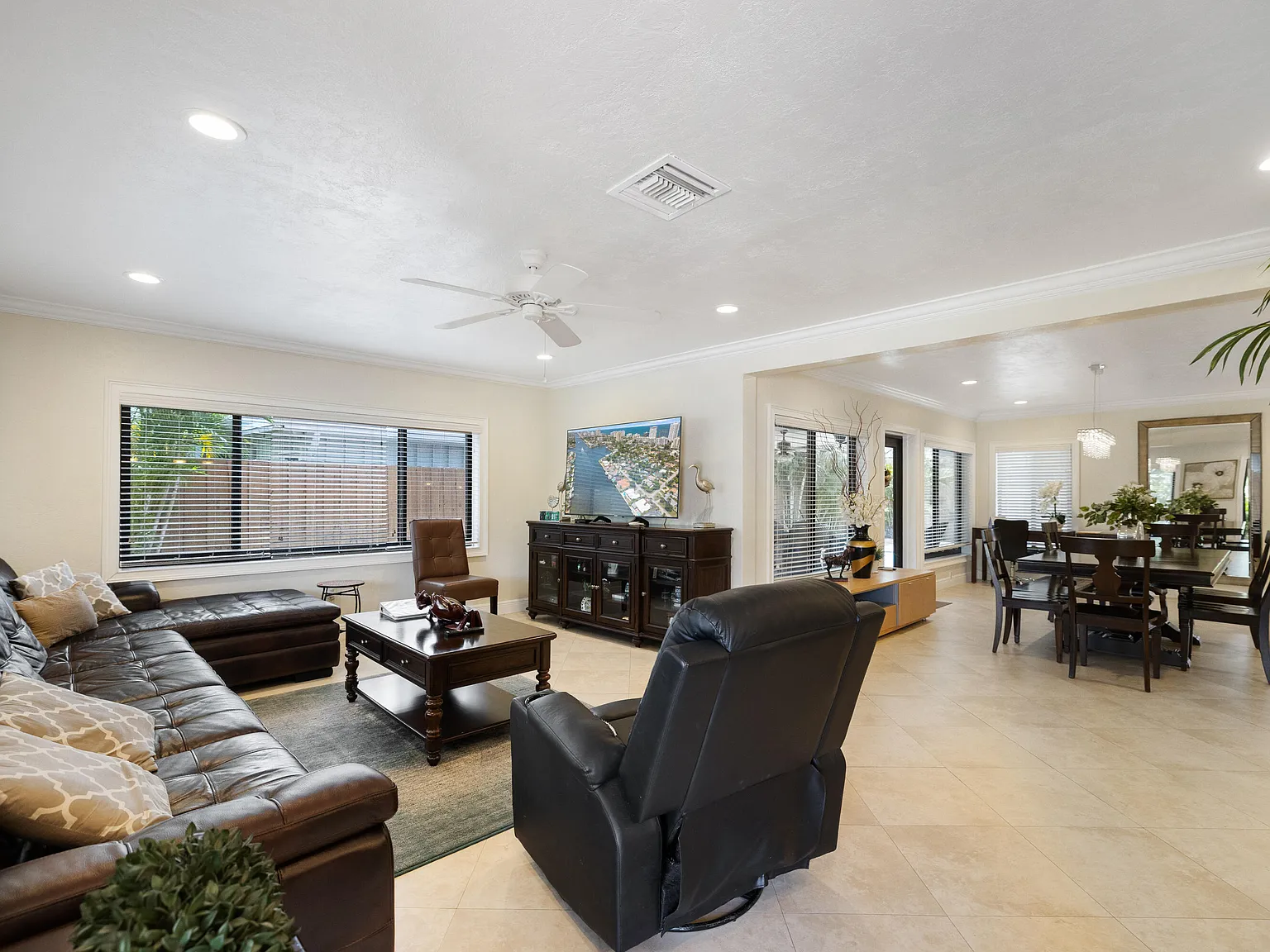 3 bed, 3.0 bath, 1870 sqft, $5,995 — Photo 3