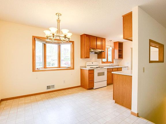 5th image of 2505 Friendship Ln