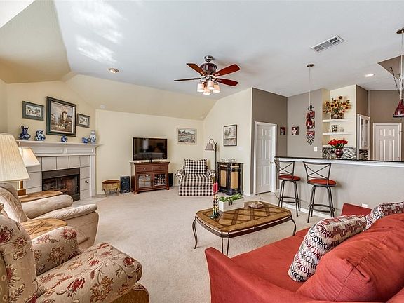 2nd image of 2724 Summertree Dr