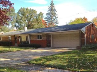 18304 Norwich Rd, Livonia, MI 48152