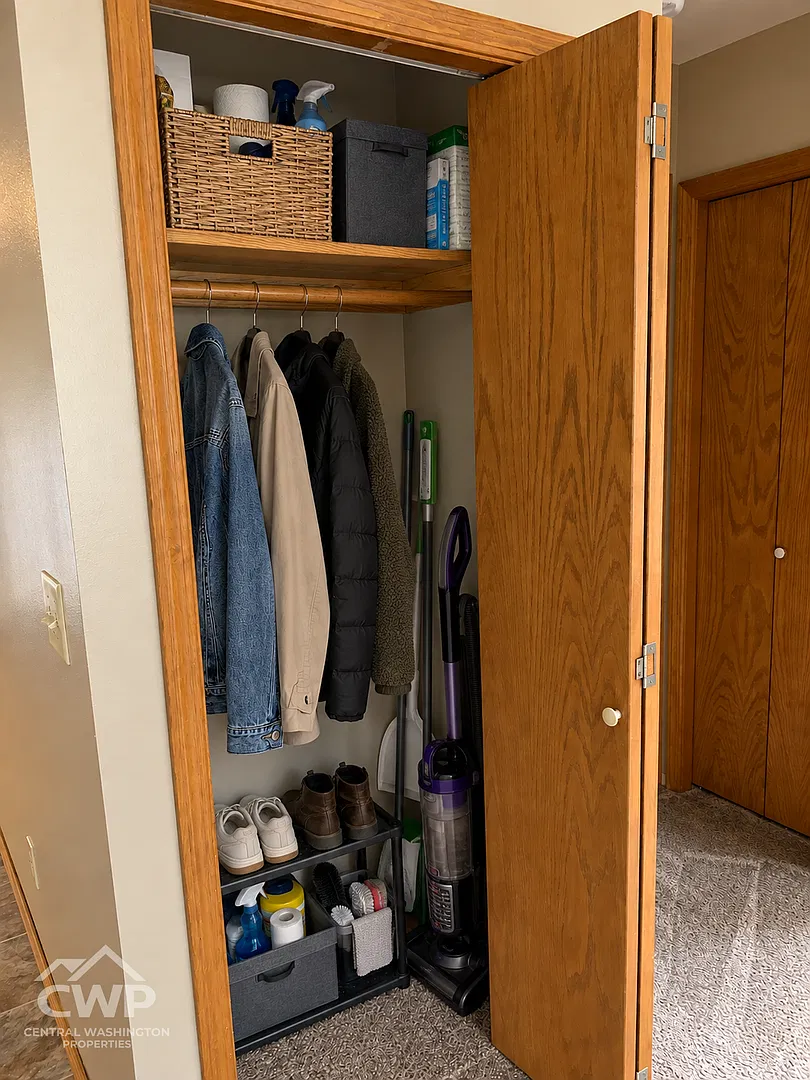2 Bedroom Yakima Duplex | Garage + Fenced Yard + 1/2 Off Your First Month — Photo 3