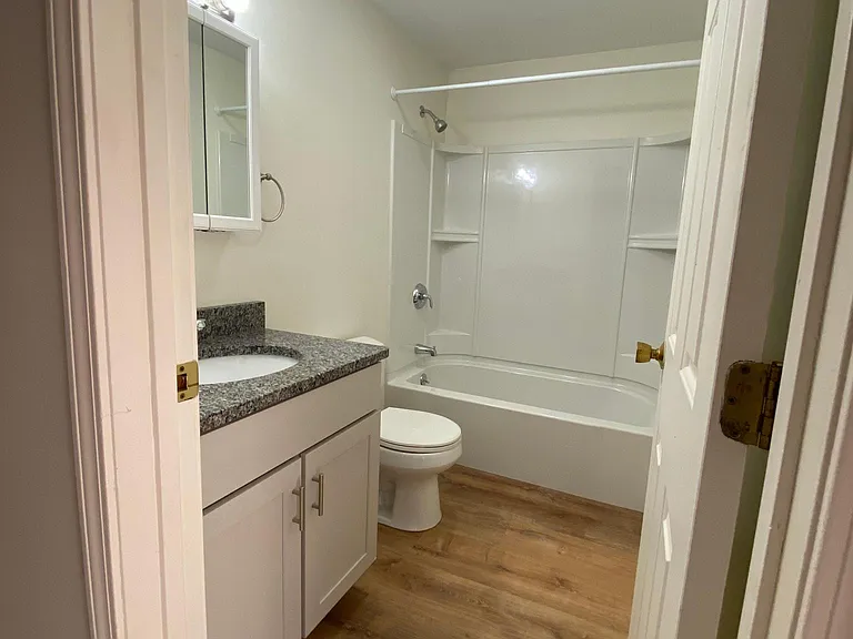 Oak Terrace Townhomes — Photo 9