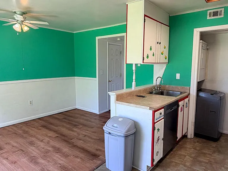 453 Berry Ct — Photo 8