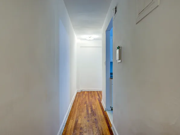 67-12 Yellowstone Boulevard image 17 of 31