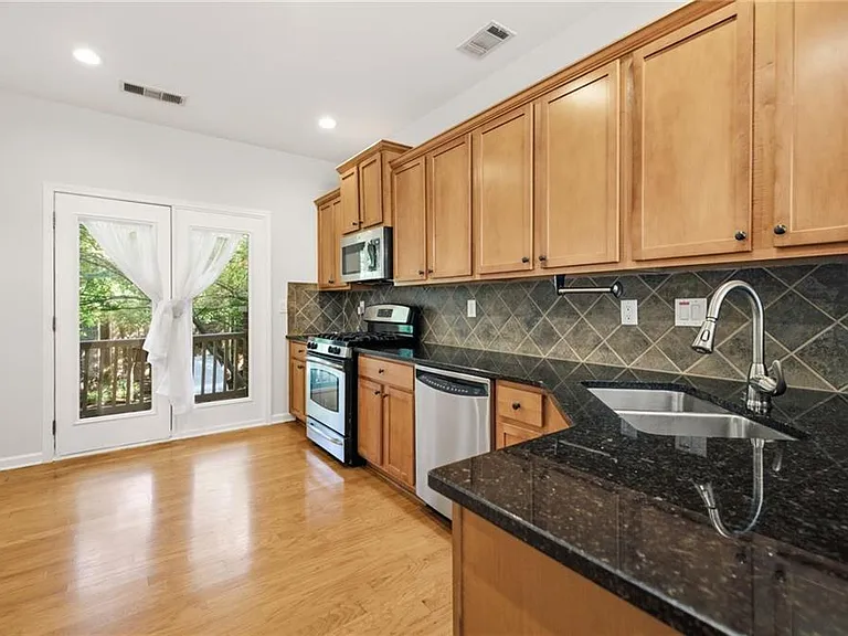 865 Commonwealth Ave SE — Photo 7