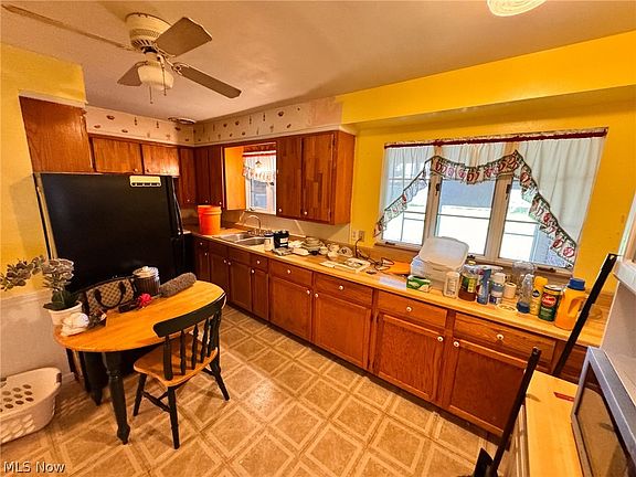 3rd image of 504 33rd St NW