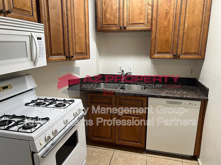 207 S 3rd St — Photo 4