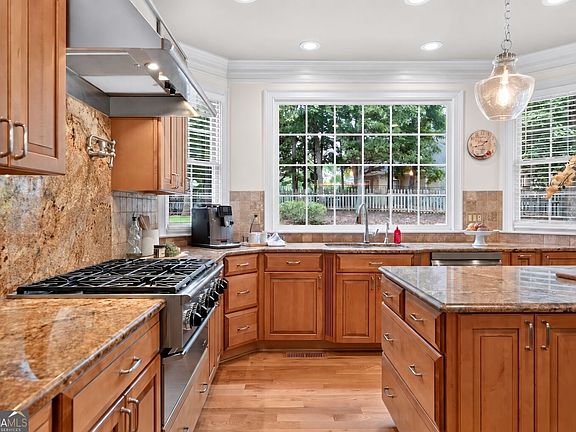 2nd image of 5490 Hampstead Way