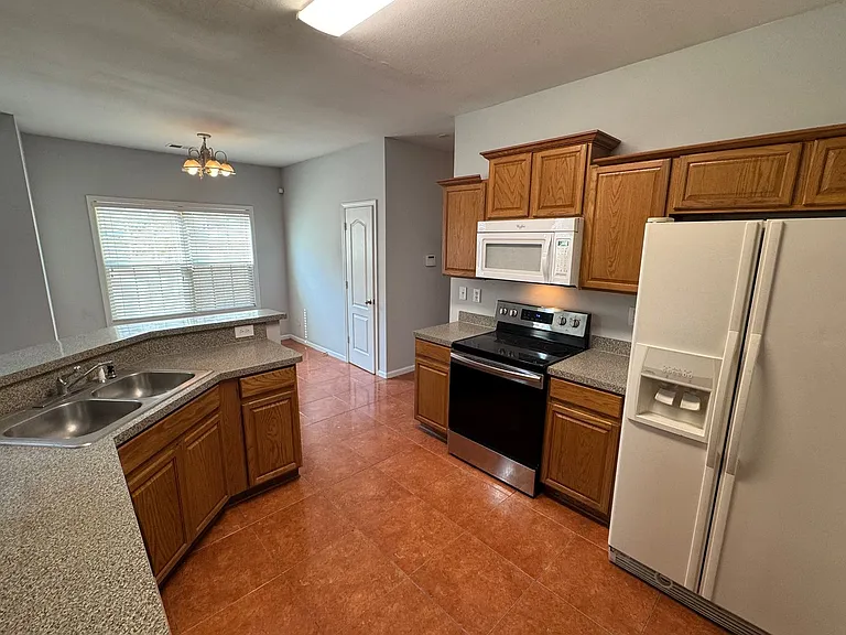 6902 Grand Hickory Dr — Photo 8