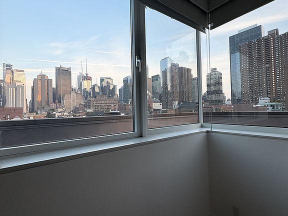 5th image of 503 W 46th St #Penthouse