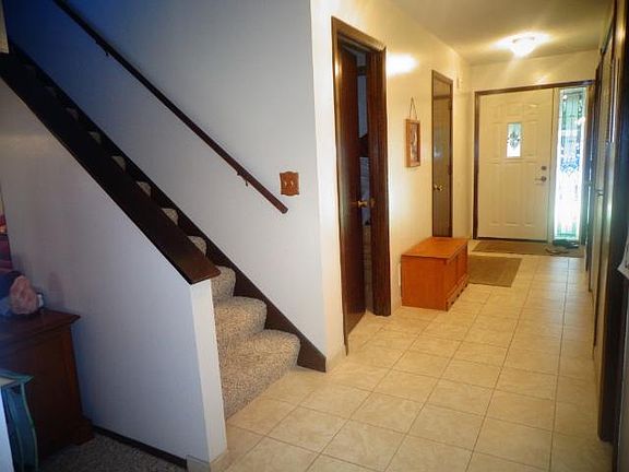 3rd image of 1688 McKnight Ln