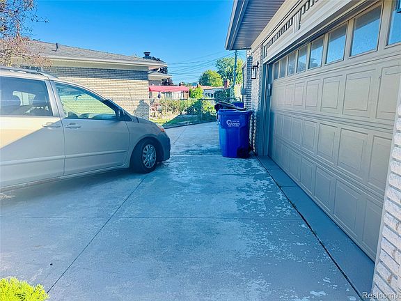 3rd image of 29352 Bon Mar Dr