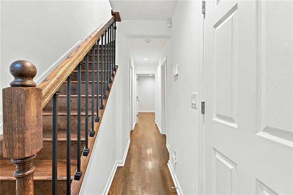 3 bed, 2.5 bath, 1300 sqft, $3,650 — Photo 3