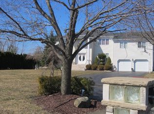 7 Darby Ct, Manalapan, NJ 07726