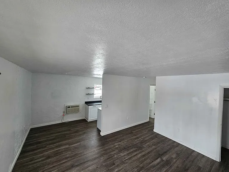 848 Pool Ave #5 — Photo 6