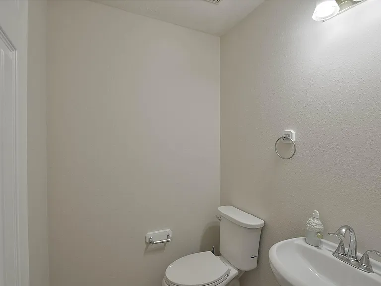 15707 Sandisfield Ln — Photo 14