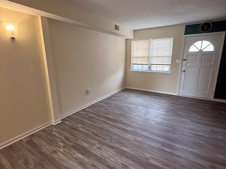 717 Tilden Pl — Photo 8