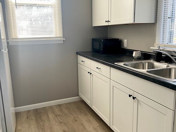 2nd image of 106 Vennum Ave