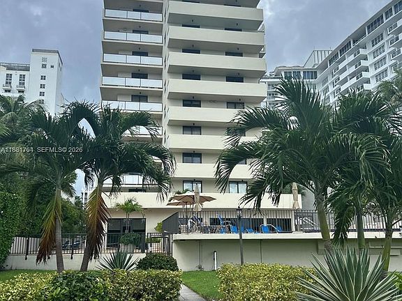 3rd image of 1621 Collins Ave APT 701