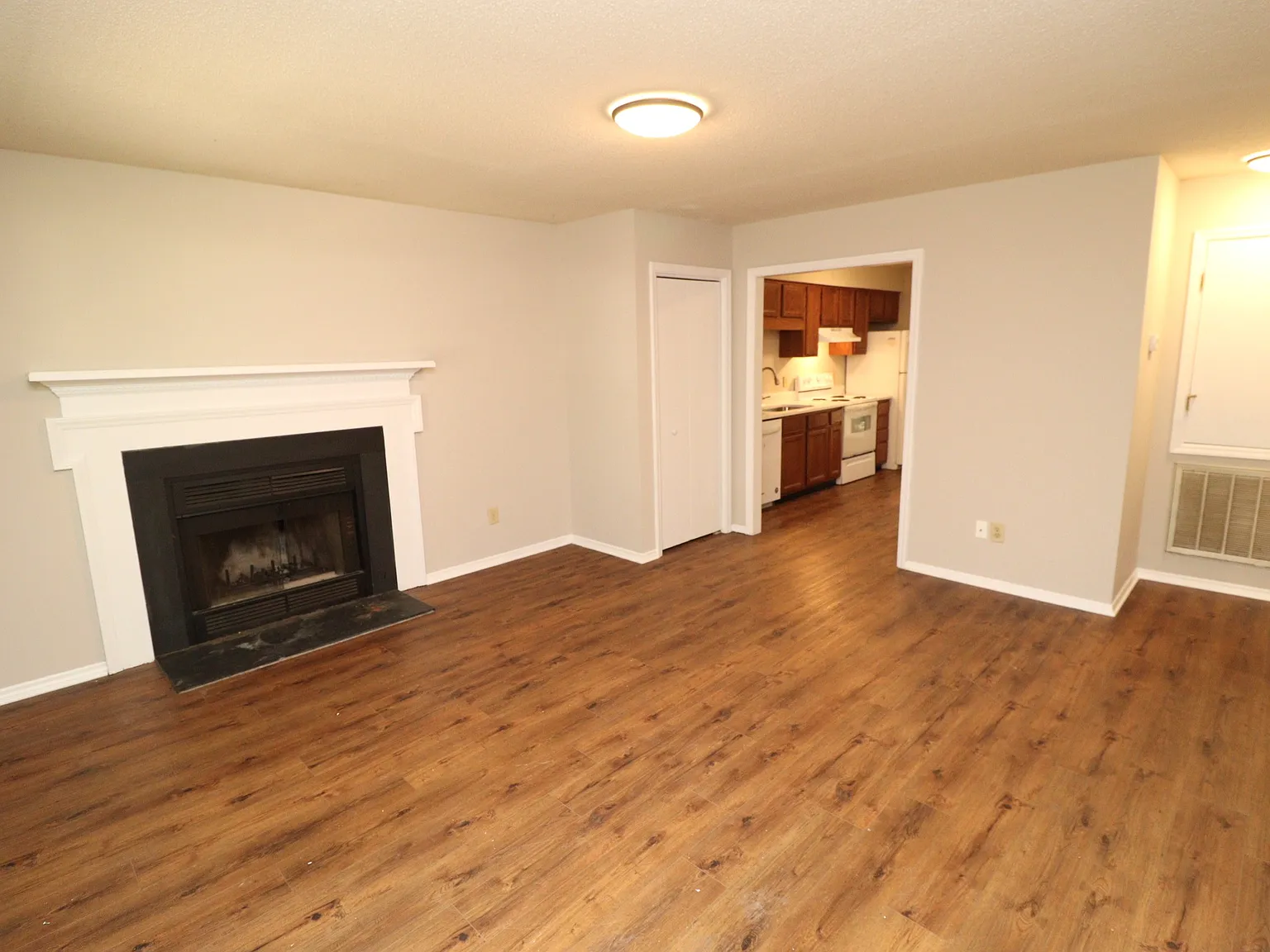 3905 Lexington Dr — Photo 3