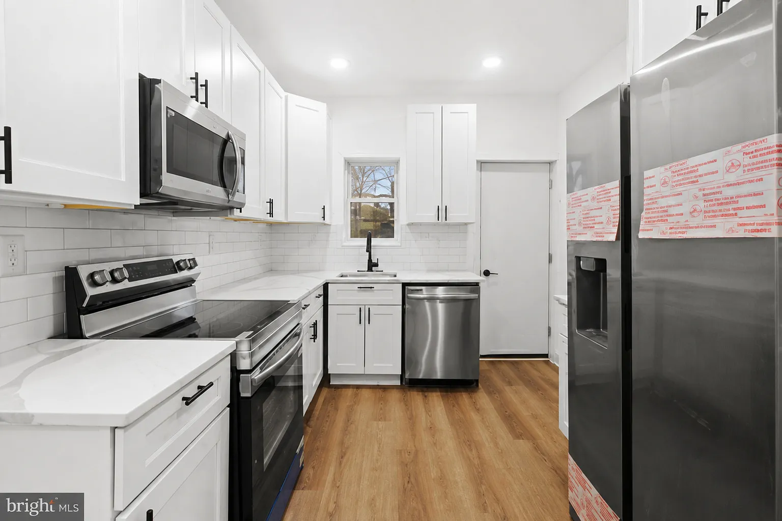 3 bed, 1.5 bath, 1048 sqft, $1,850 — Photo 3