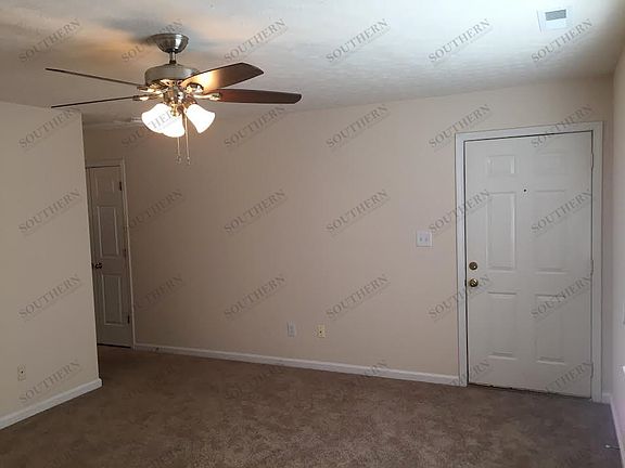 4th image of 3940 Banyan Ct #A