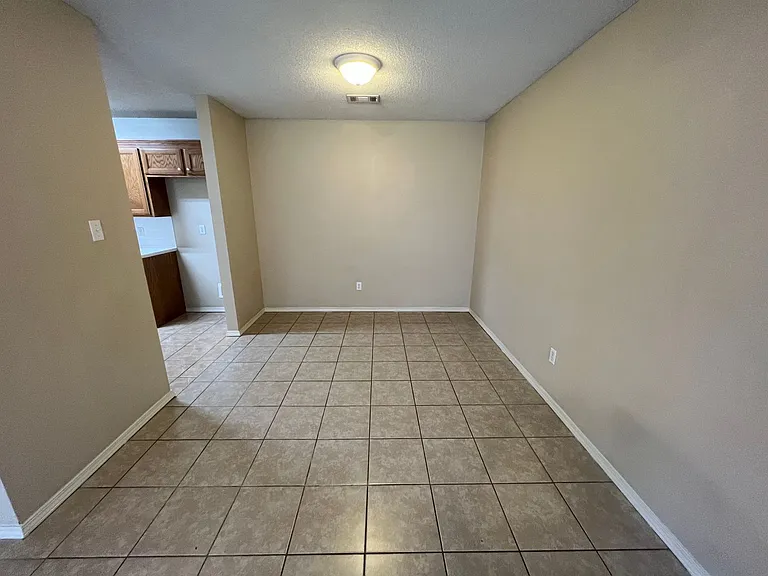 1811 Wilder — Photo 3
