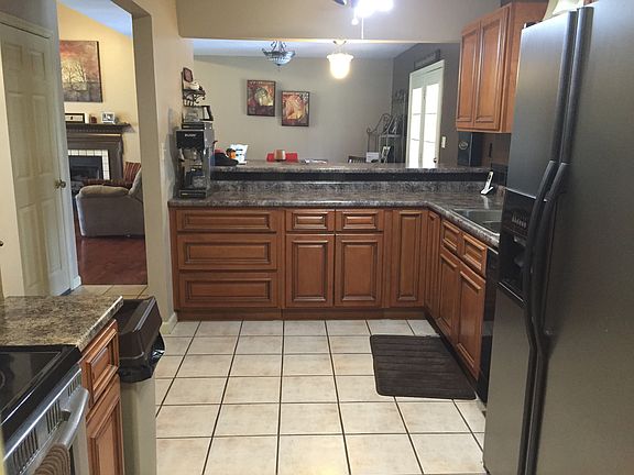 5th image of 823 Foxglove Ln