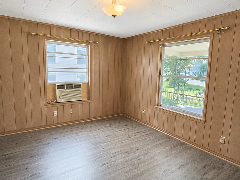 244 La Salle Dr — Photo 10