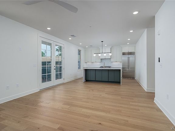 5th image of 975 15th Ave #101