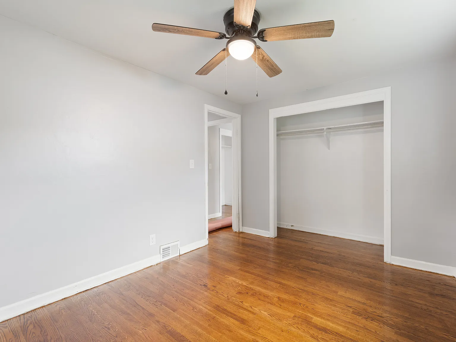 3 bed, 1250 sqft, $2,500 — Photo 4