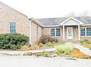 1029 W Center St, Girard, IL 62640