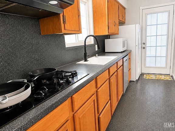 5th image of 2900 Dore Dr