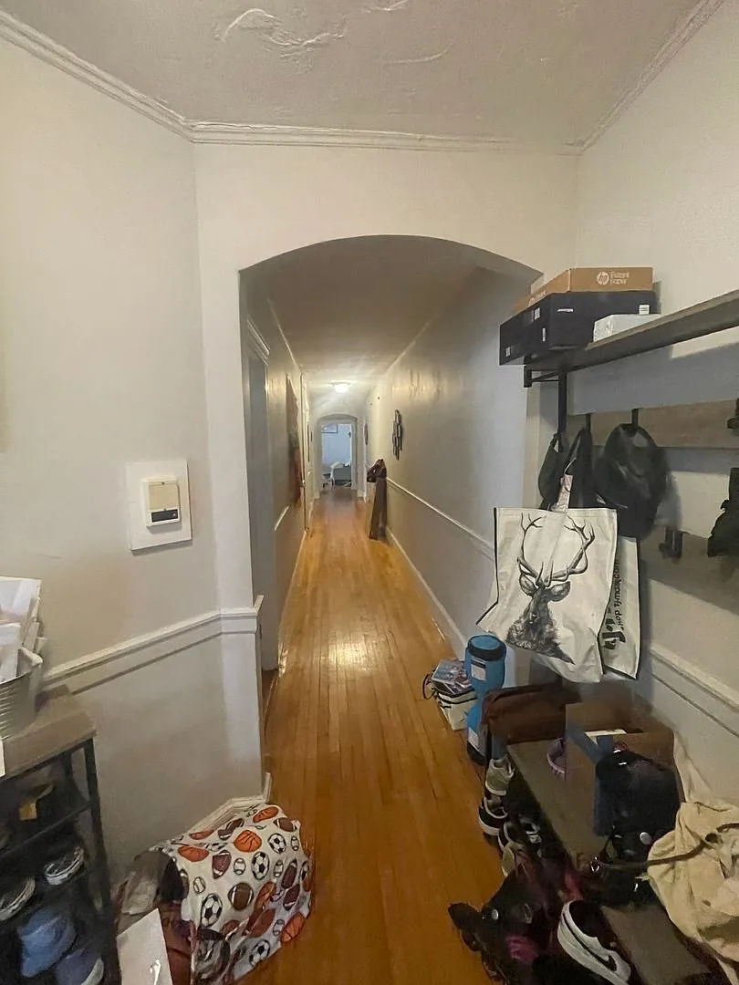Building Photo - 136 Davis Ave #2