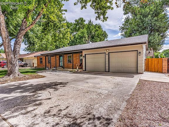 4th image of 1304 Flora Dr