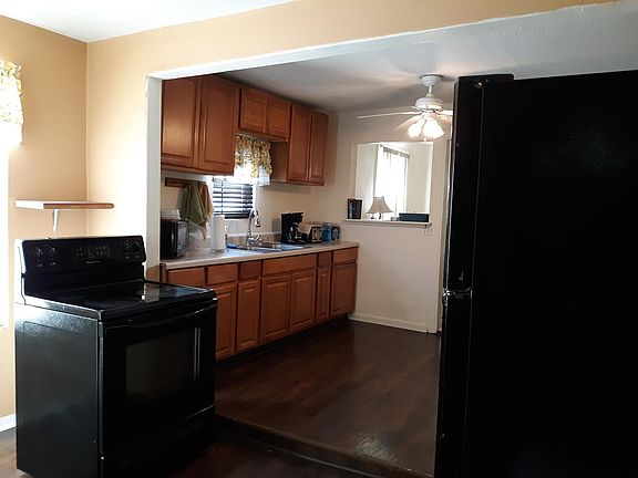 3rd image of 311 E 6th St