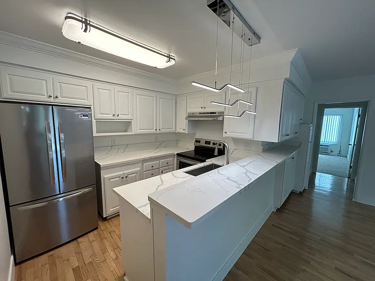 616 N Flores — Photo 11