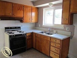 5th image of 29425 Milton Ave
