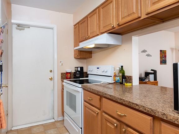 4th image of 611 Dartmouth Ave