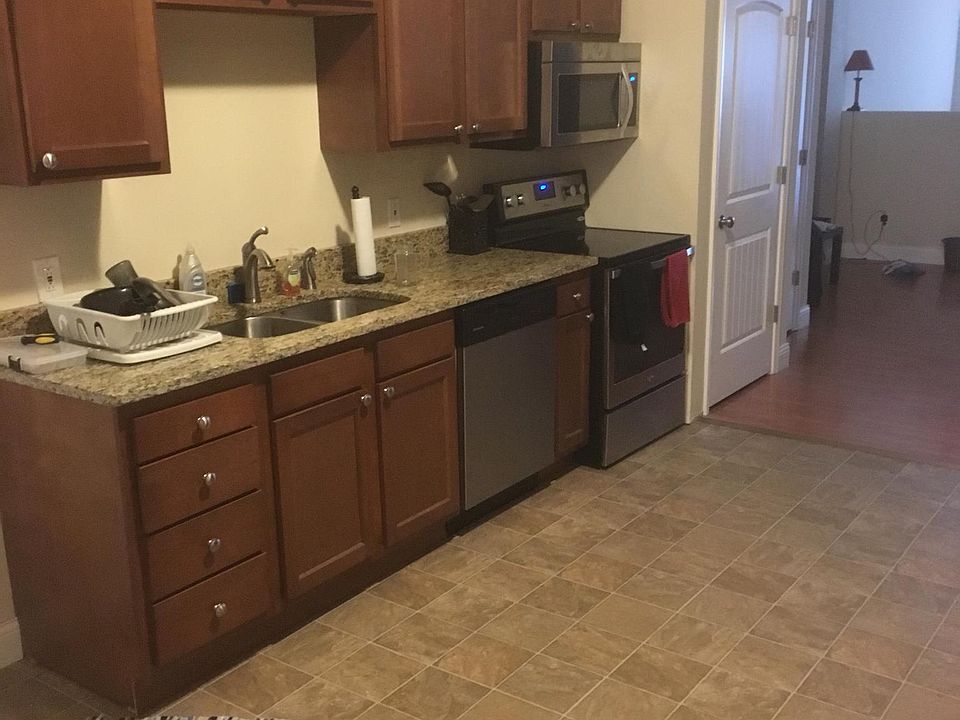 2nd image of 406 S Main St