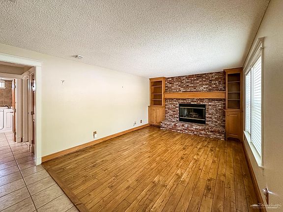 4th image of 21816 Mountain Dr