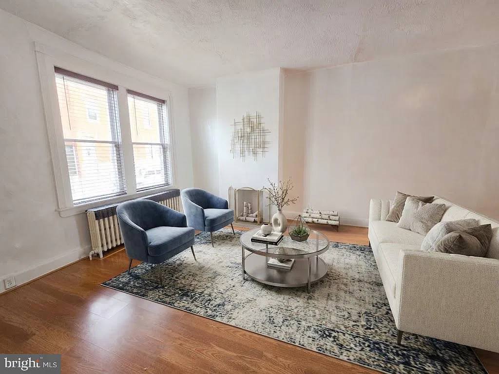 3 bed, 1.5 bath, 910 sqft, $1,950 — Photo 2