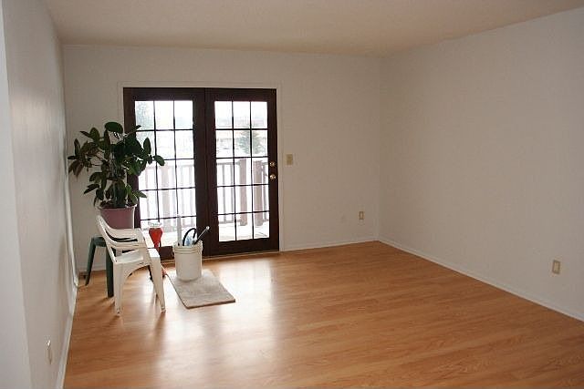2nd image of 1 Meadowridge Condos E