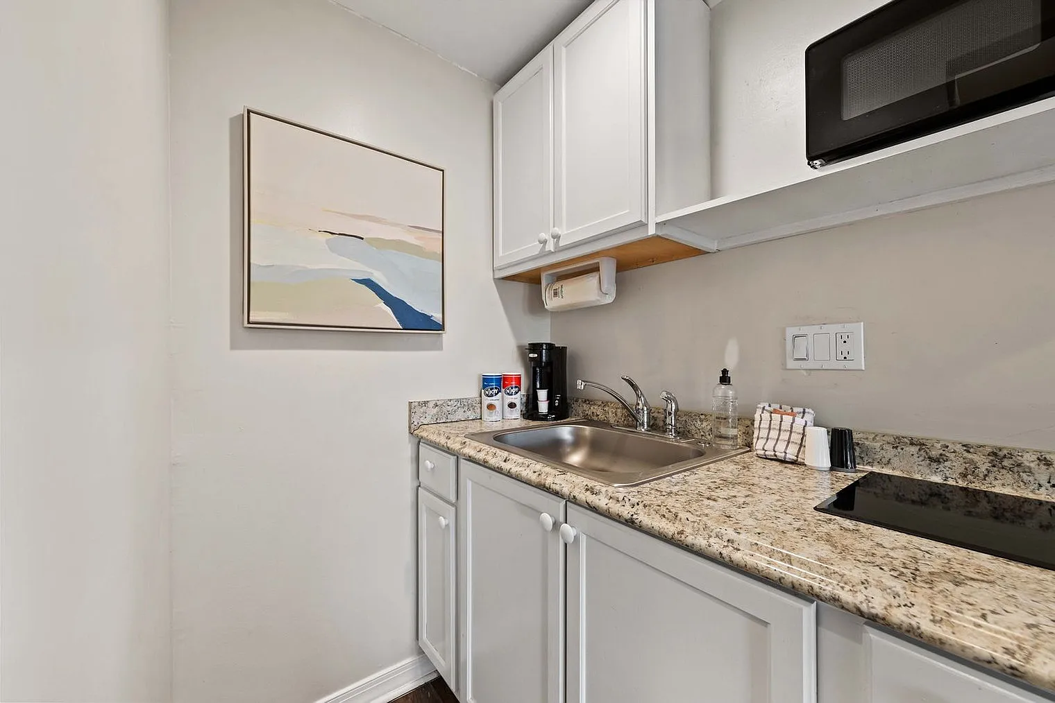 Studio, 1.0 bath, 3229 sqft, $1,463 — Photo 4