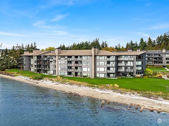 3rd image of 428 Harborview Drive SE #144