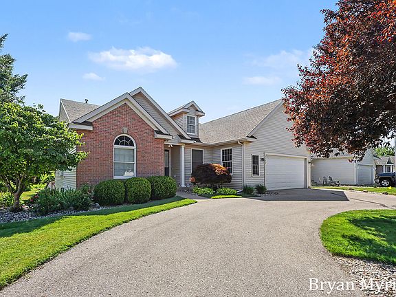 2nd image of 3042 Roberts Way