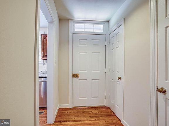 5th image of 819 College Ave